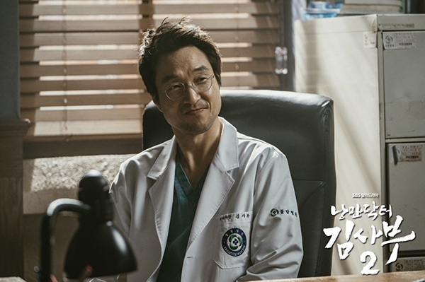 50+追劇:《浪漫醫生金師傅3》回歸!《造后者》堪稱熟女職場穿搭指南,《怒嗆人生》釋放負能量_img_1