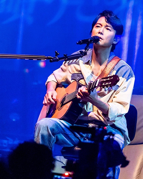 福山雅治在戲劇、音樂界都有亮點表現,更是日本史上單曲專輯總銷售量最高的男歌手。