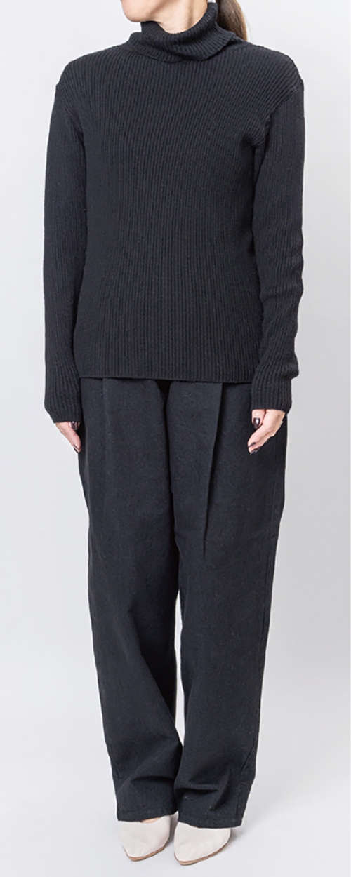 即使特地統一使用黑色，因為視覺上沒有對比，變得冗長而身材看起來不好。