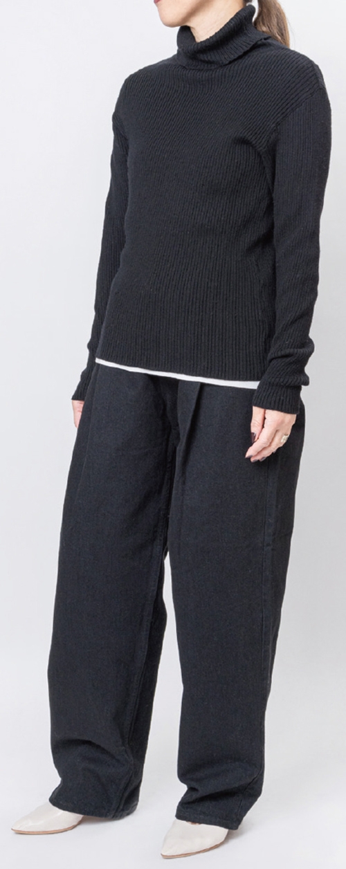 個子嬌小的人，因為切斷的面積太大，會讓視覺平衡變差，所以露出小範圍的白色即可。