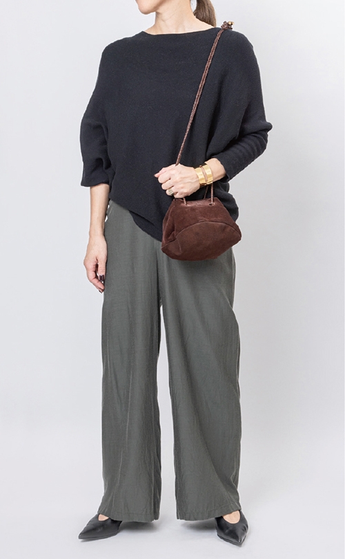 顏色數量一多，看起來就會顯得亂七八糟，或是給人沉重又有點俗氣的印象。