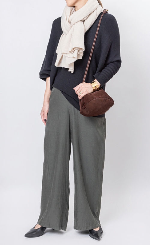 穿搭的顏色數量超過3色的時候，可以再加入的顏色就只有白色。