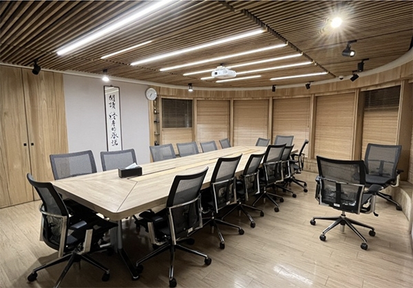 辦公室或會議室也是個可以呈現的類別。