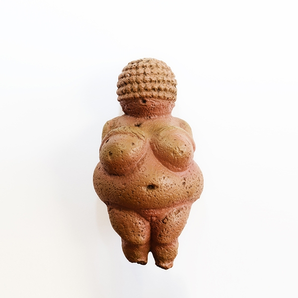 奧地利的自然史博物館館藏，「維倫多爾夫的維納斯」（Venus of Willendorf）。出自Shutterstock。