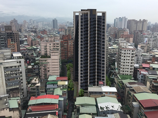 為了加速推動都市更新，台北市、新北市等縣市推出15人聯署申請，即委派專業單位舉辦都更說明會，說明都更流程、方式。