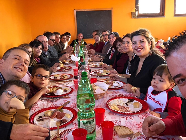 全家大小一起享用餐點，對義大利家族來說是非常重要的時光。