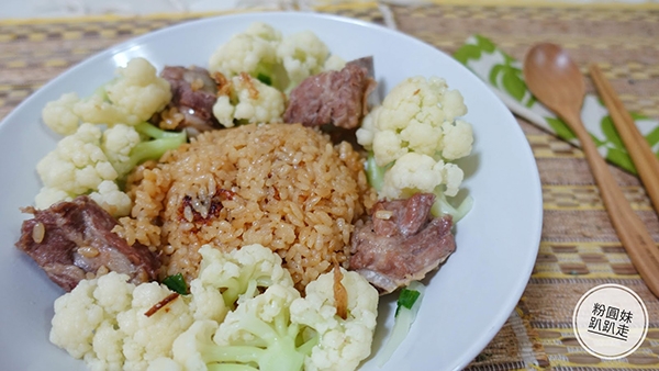 外面一片25元蔥抓餅，自己煎只要9元。