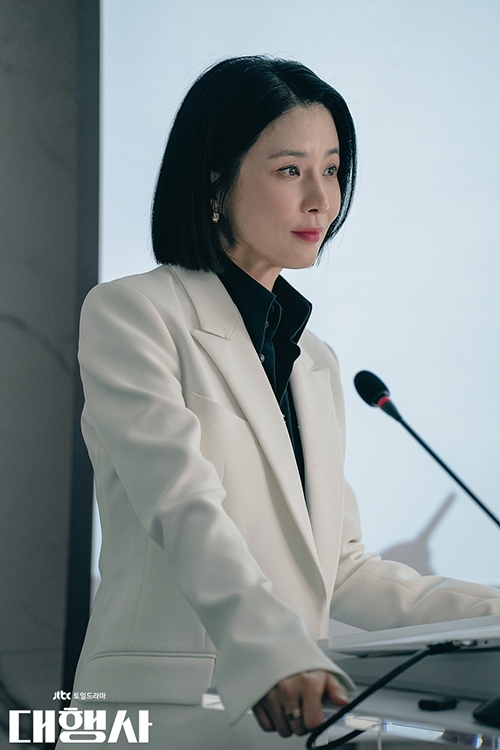 連假追劇：職場劇《較量人生》、《代理公司》看李寶英職場女王逆襲，《愛在山林間》熟齡男女尋找人生最後的戀愛_img_1