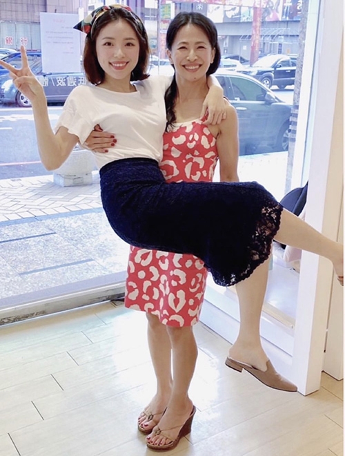 同學會如何顯年輕?健身網紅「楊姐媽咪」:靠健力3項增肌抗老,60歲有40歲的體態_img_2