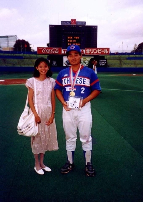 第一次出國採訪國際棒球比賽，懷有3個月身孕的施淑芳依然努力在職場拼搏。