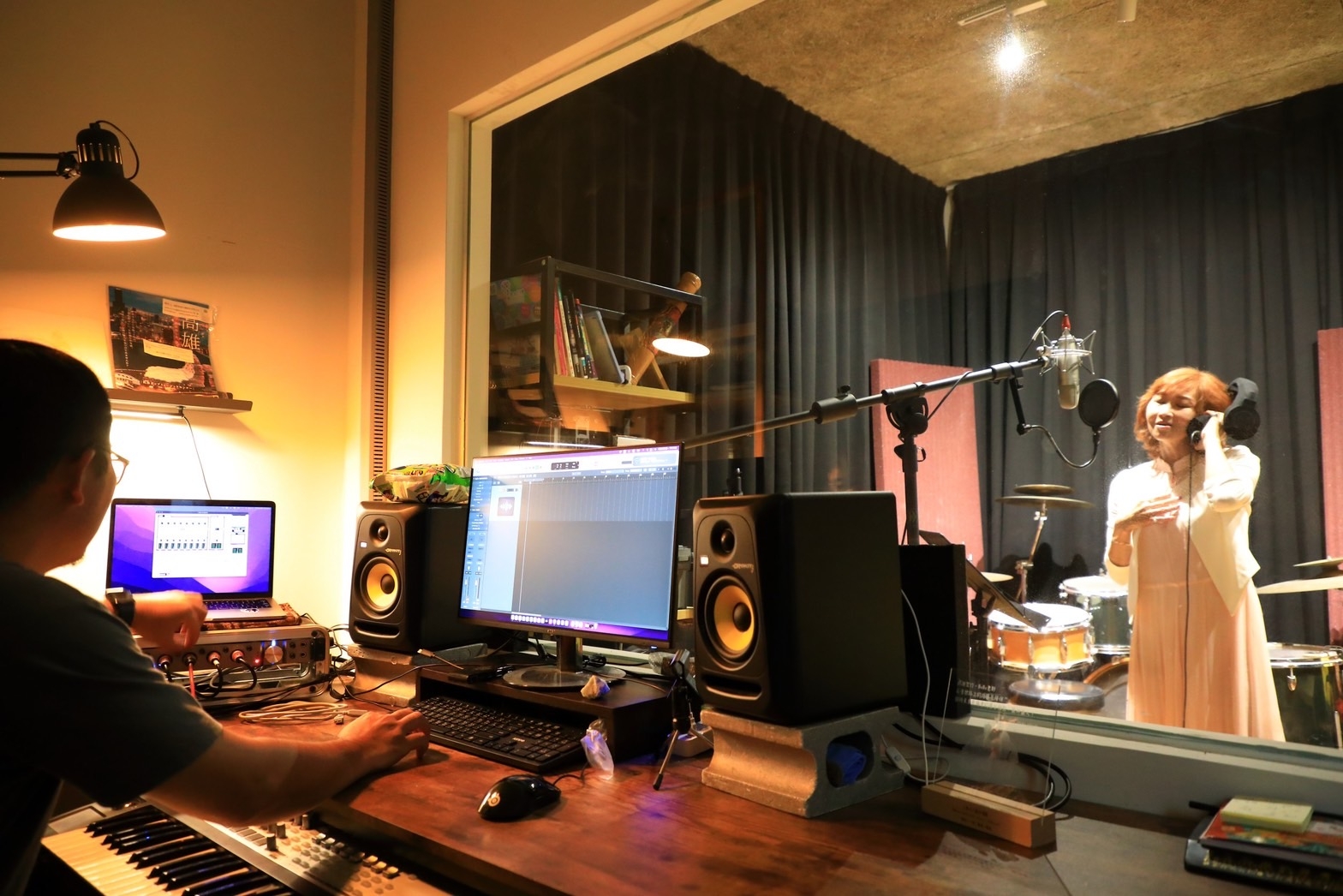 預約錄音，不僅能將自己的音檔帶回家紀念，還有一小時的歌唱指導課。