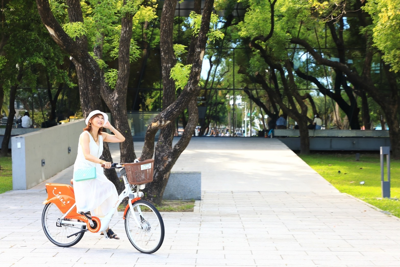屏東市區內的景點都不遠，不妨騎著單車，用輕風拂過的速度一一造訪。