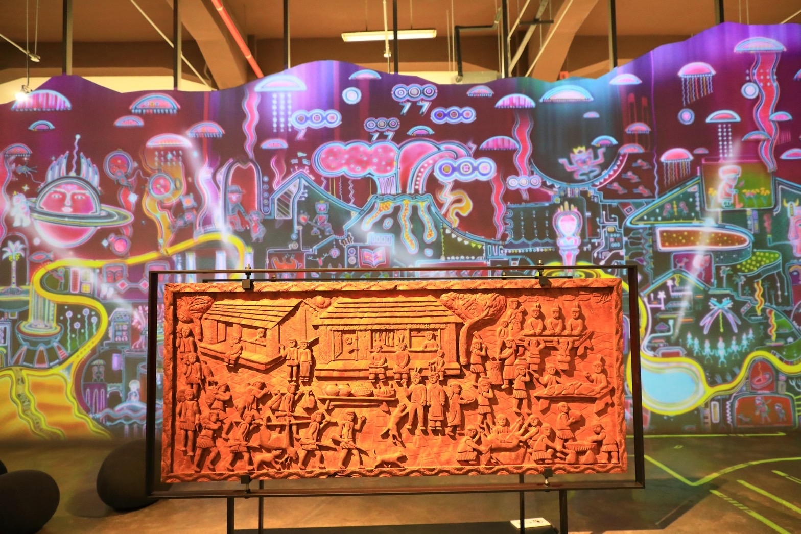 園區中今年剛啟用的原民館，運用數位與聲光技術，打造沉浸式氛圍。