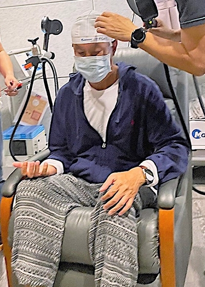 老黑曾身心失衡，痛苦到只想趕快痊癒，豪砸20萬自費打rTMS，沒想到狀況卻越來越糟。（圖片來源：出自FB老黑看世界）