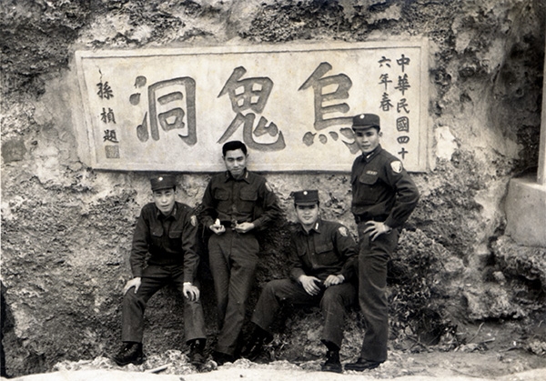 軍校時期的賴世雄，看似與其他軍人無異，私下卻是費盡心思苦讀英文。（圖片來源：賴世雄）