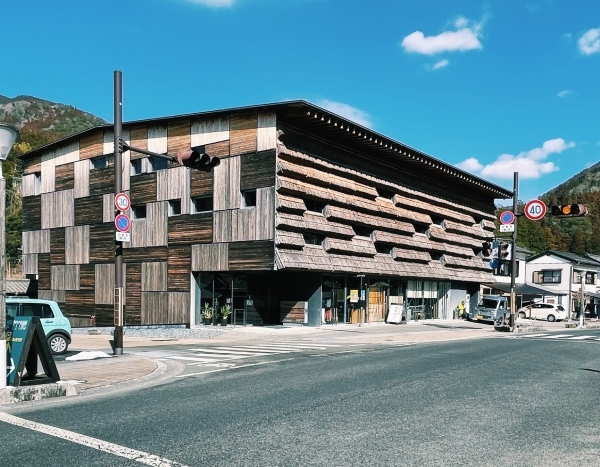 小鎮街上的別館。