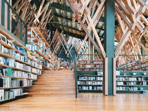 檮原鎮上，隈研吾的最新作品：雲之上圖書館。