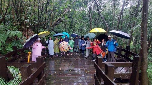 登山隊隔週出發，風雨無阻。（圖片來源：張成利）