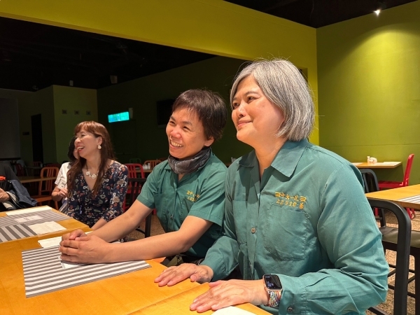 和高中同學在一起，瞬間回到17歲。