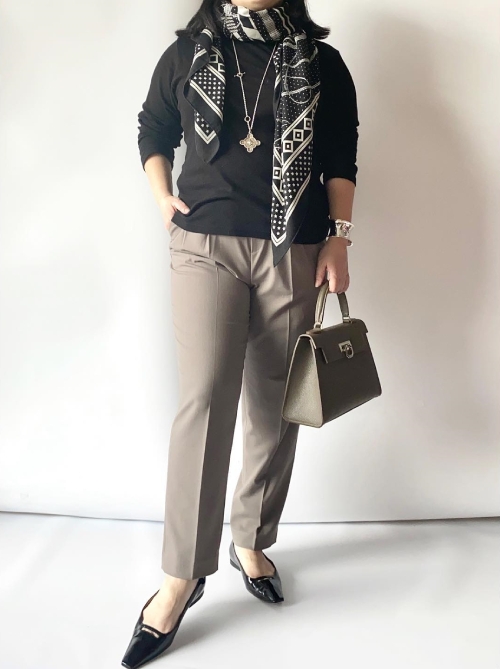 善用領巾、包包和首飾等配件，就能為穿搭帶來更多變化感。（圖片來源：IG@futooshatai）