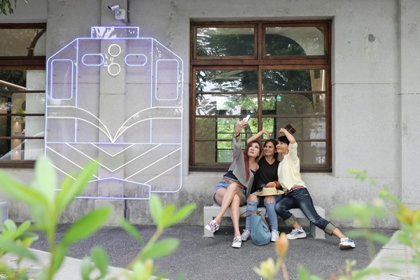 藍皮意象館又古又潮又文青，超好拍！