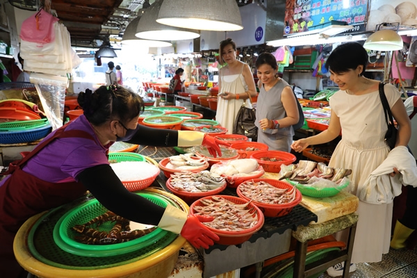 水產活跳生猛，物美價廉的魅力，誰也無法擋。