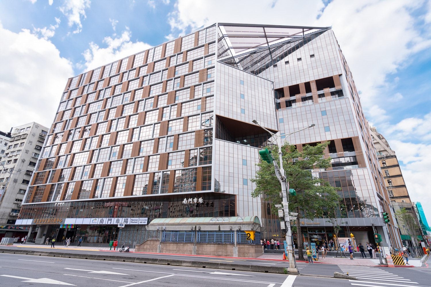 經過全新整修規劃的南門市場，空間比過去更舒適寬敞。