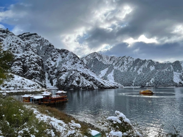 到了天池深感不虛此行，隨便拍都像月曆一樣美。