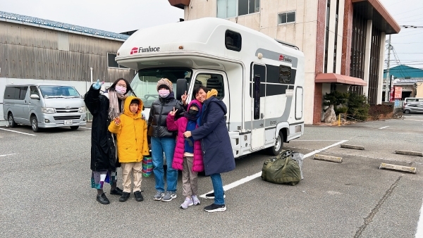 今（2023）年寒假，吳怡蓓帶著4個孩子去日本山口、福岡進行露營車之旅。