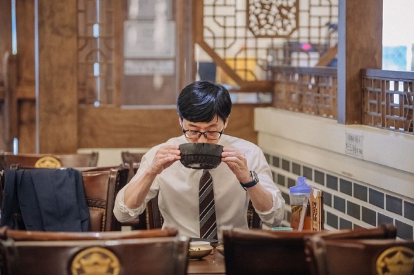 控制好一整天的進食份量，是劉在錫嘗遍各地美食後仍維持良好體態的秘訣。（出自IG@hangout_with_yoo）