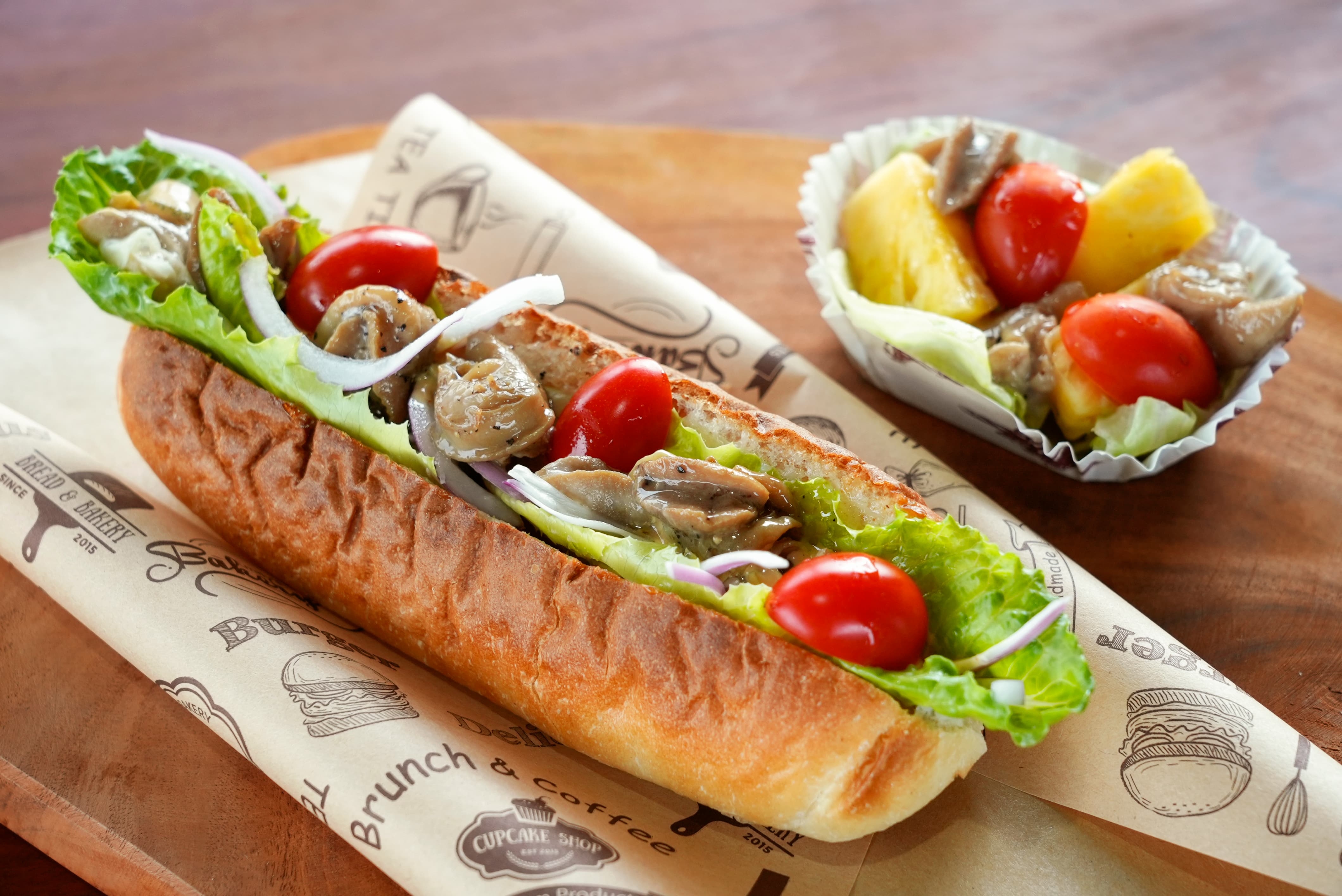 用心飼養的白玉蝸牛不僅成為國內知名餐廳的指定食材，更成功外銷到日本，打開知名度。