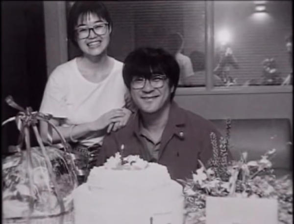 由音樂教父李宗盛（右）擔任製作人的《飄洋過海來看你》，是金智娟的歌壇重要作品之一。（金智娟提供）