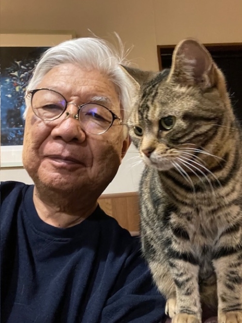 妻子過世後，中川惠章與貓Jiro同住。（中川惠章提供）