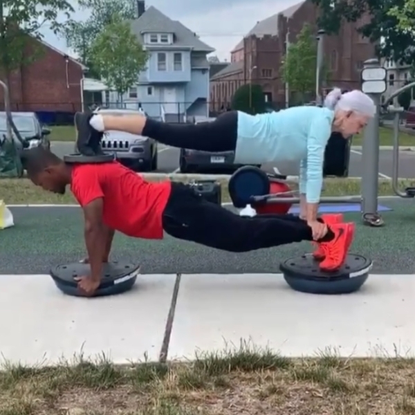 勞倫鼓勵人們無論多大年紀、健身水平，如何都應該開始運動。詹姆斯也盼藉著勞倫的影片與故事，激勵更多人在晚年運動。