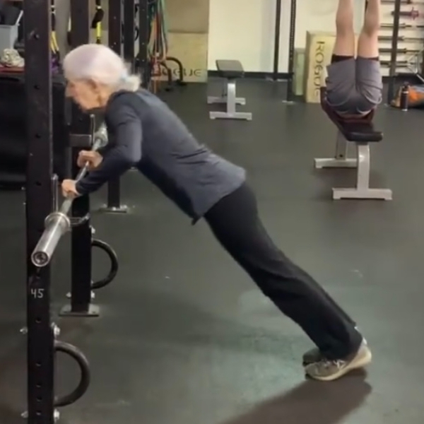 希望90歲還能自己上廁所!77歲退休律師挑戰「混合健身」CrossFit,身材瘦小也能舉超過70公斤_img_2