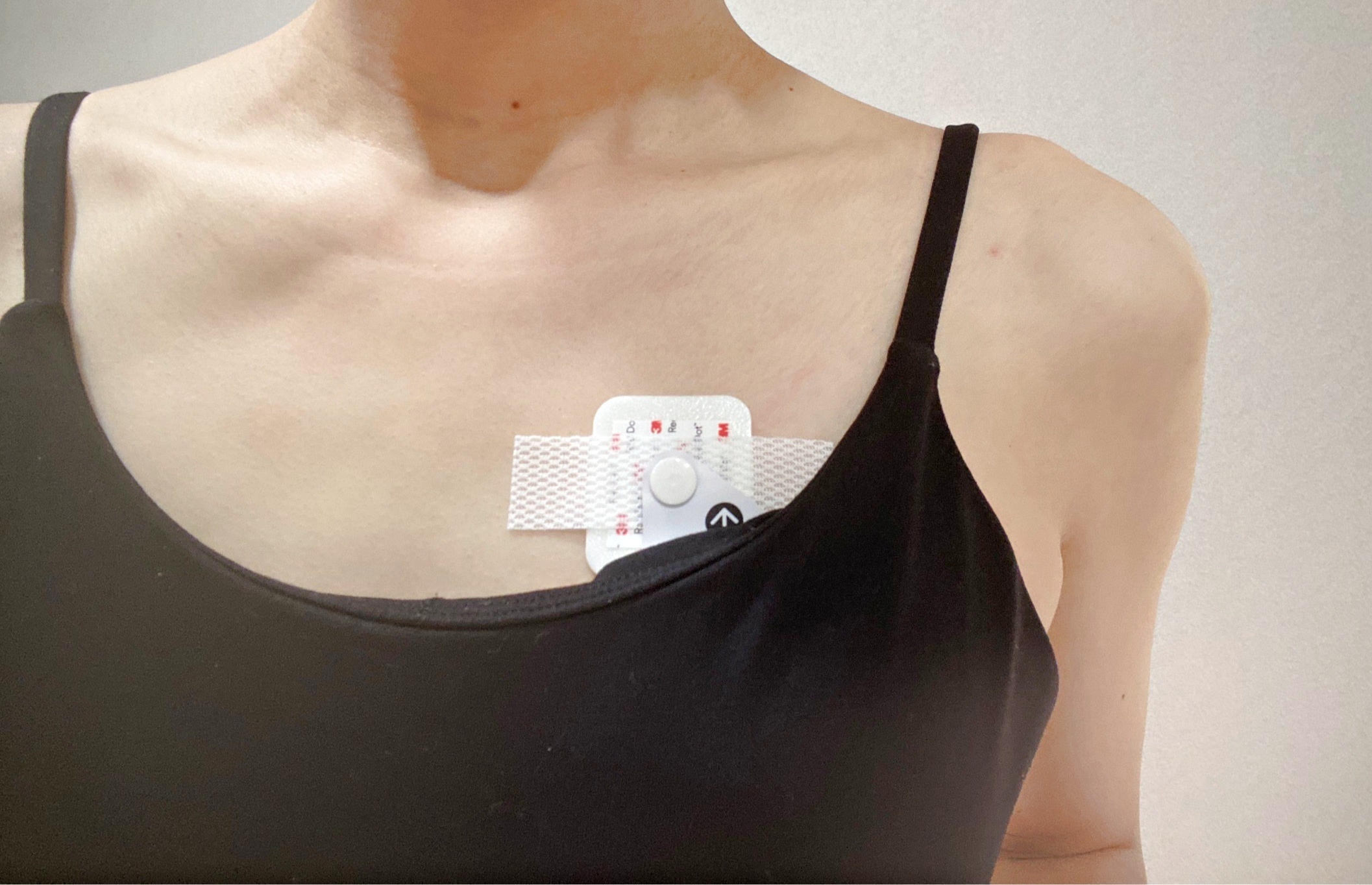 Rooti貼心貼尺寸小、無導線，穿戴後幾乎無感的舒適，不影響正常生活與沐浴，可以更全面的收集生活中各種狀態的心律數據。