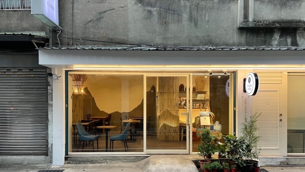 改造桃園舊城區50年房舍的非常台實體店，以竹、籐等自然纖維與塗料，偕同近80歲竹建築職人和布農族老師親手編織打造。