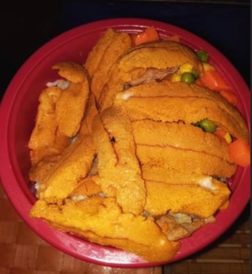 看網路影片嘗試自己製作海膽丼飯，超級澎派。