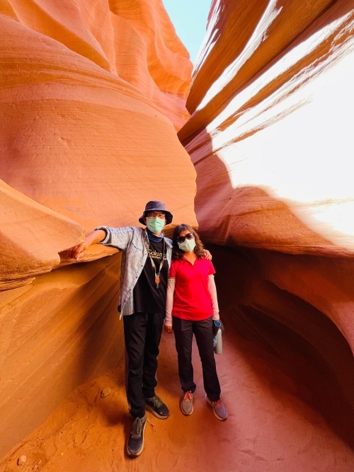 在西雅圖居遊時，女兒帶夫妻倆前往大峽谷旅遊。