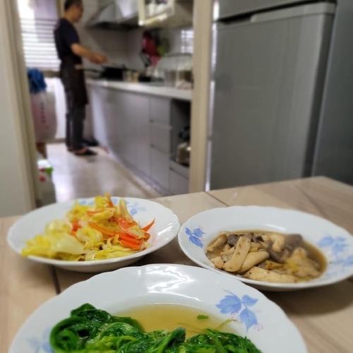 退休後常下廚，用心每個日常，廚藝也越來越好。