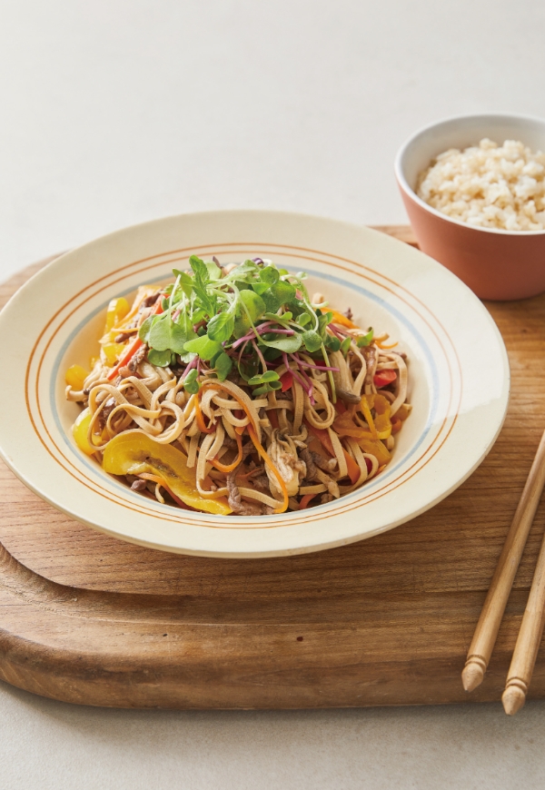 豆絲韓式雜菜1人份，卡路里242大卡，蛋白質20公克。