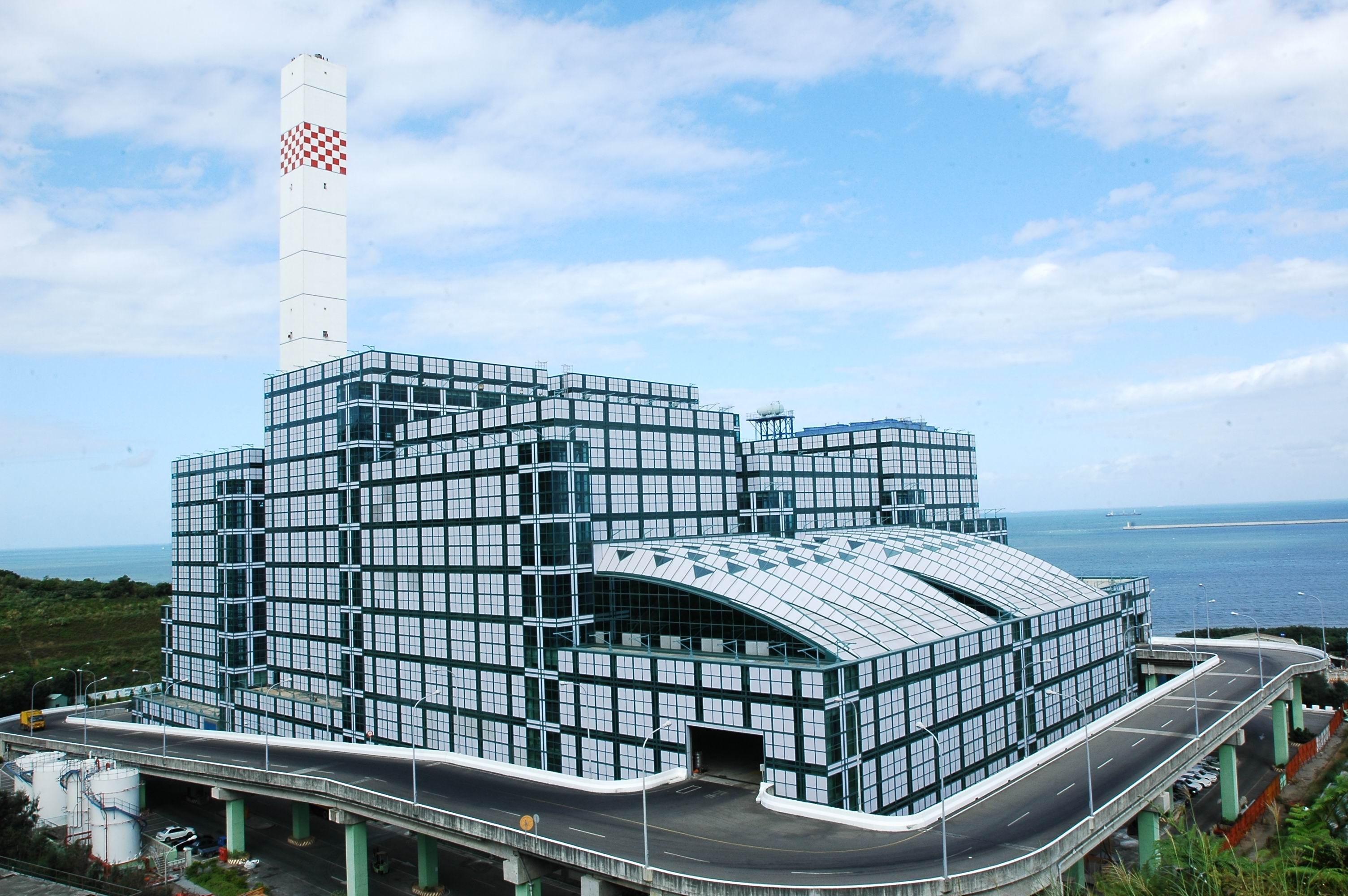 新北市政府2030年將打造八里為淨零碳示範區。（圖片來源：八里焚化廠）