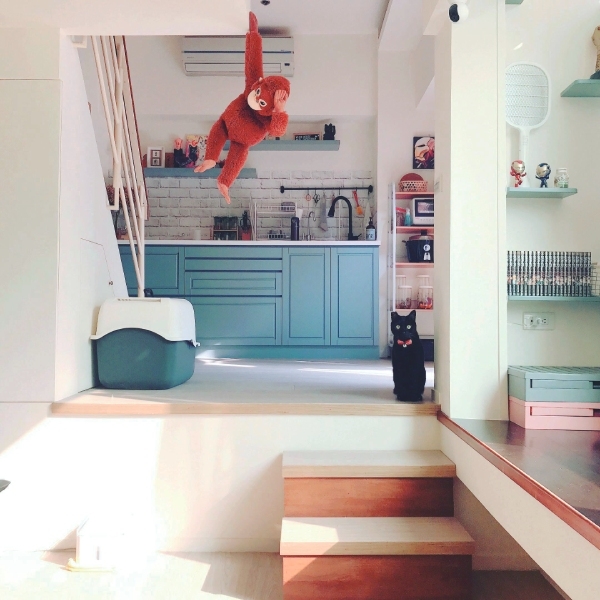 于之琳的家雖然是只有10坪出頭的小宅，但透過精簡物品量以及有美感的重點家具，還是可以看起來很有質感。