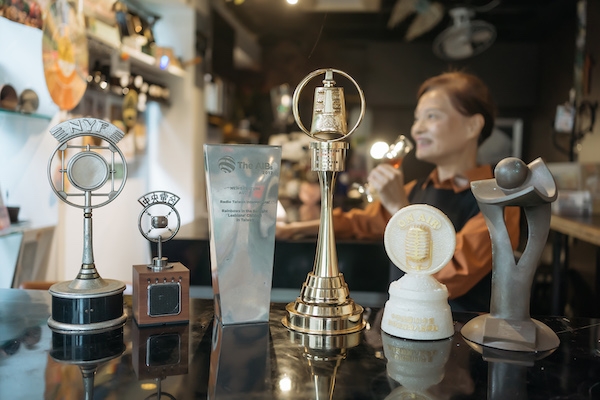 劉玉嬌在廣播專業上，不只曾抱回廣播金鐘獎，還有卓越新聞獎等諸多獎項。