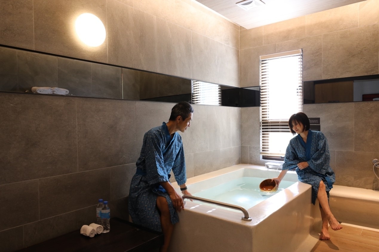 湯屋小巧精緻，散逸出溫暖迷人的湯泉氛圍。