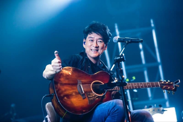 面對長時間又耗體力的演場會，周華健靠著營養補充及規律的運動，從新加坡、馬來西亞一路唱回台灣。