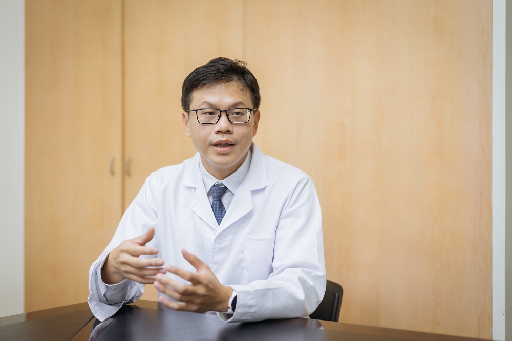 佰研暨壹康生技研發長洪偉盛強調，透過共生發酵液可以幫助改變腸道菌叢生態，同時養出好菌。