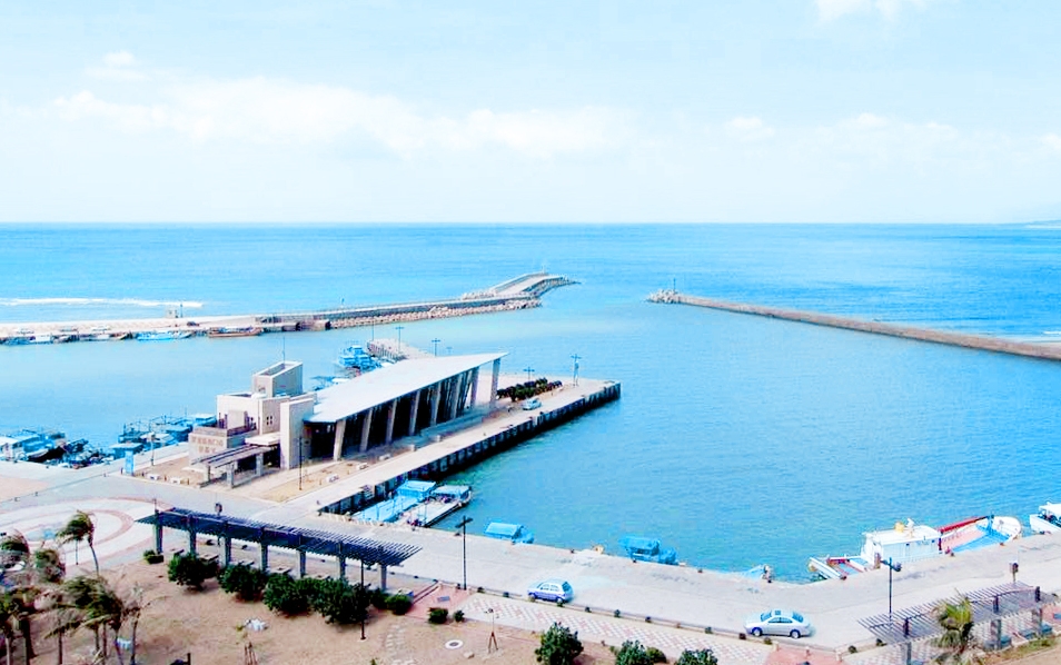 20多年前，車城海口港被改建為高屏第一條藍色公路終點港，興建了候船室與觀景塔樓。