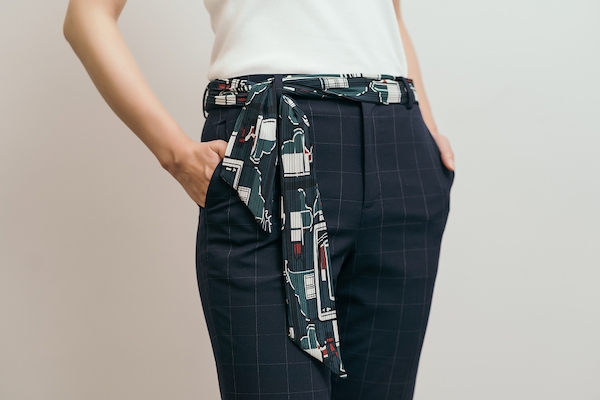 合身西裝褲，可提高整體穿搭的正式感。（影巷26號攝）