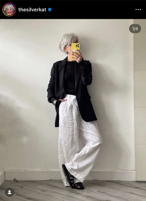 黑色上衣、黑色外套搭配白色下著，只是簡單的黑與白，就能創造出風格強烈的俐落時尚感。其中西裝外套來自ZARA。（出自IG@thesilverkat）
